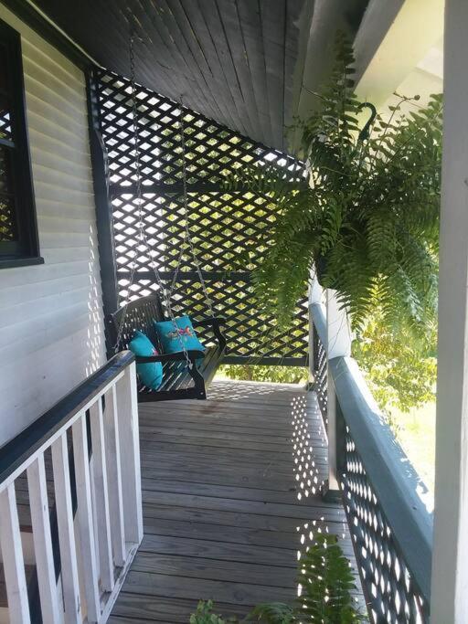 Upstairs Historic 1 Bedroom 1 Bath Suite With Mini-Kitchen, Porch & River Views Elkins Exterior photo