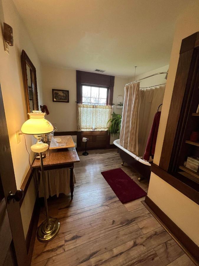 Upstairs Historic 1 Bedroom 1 Bath Suite With Mini-Kitchen, Porch & River Views Elkins Exterior photo